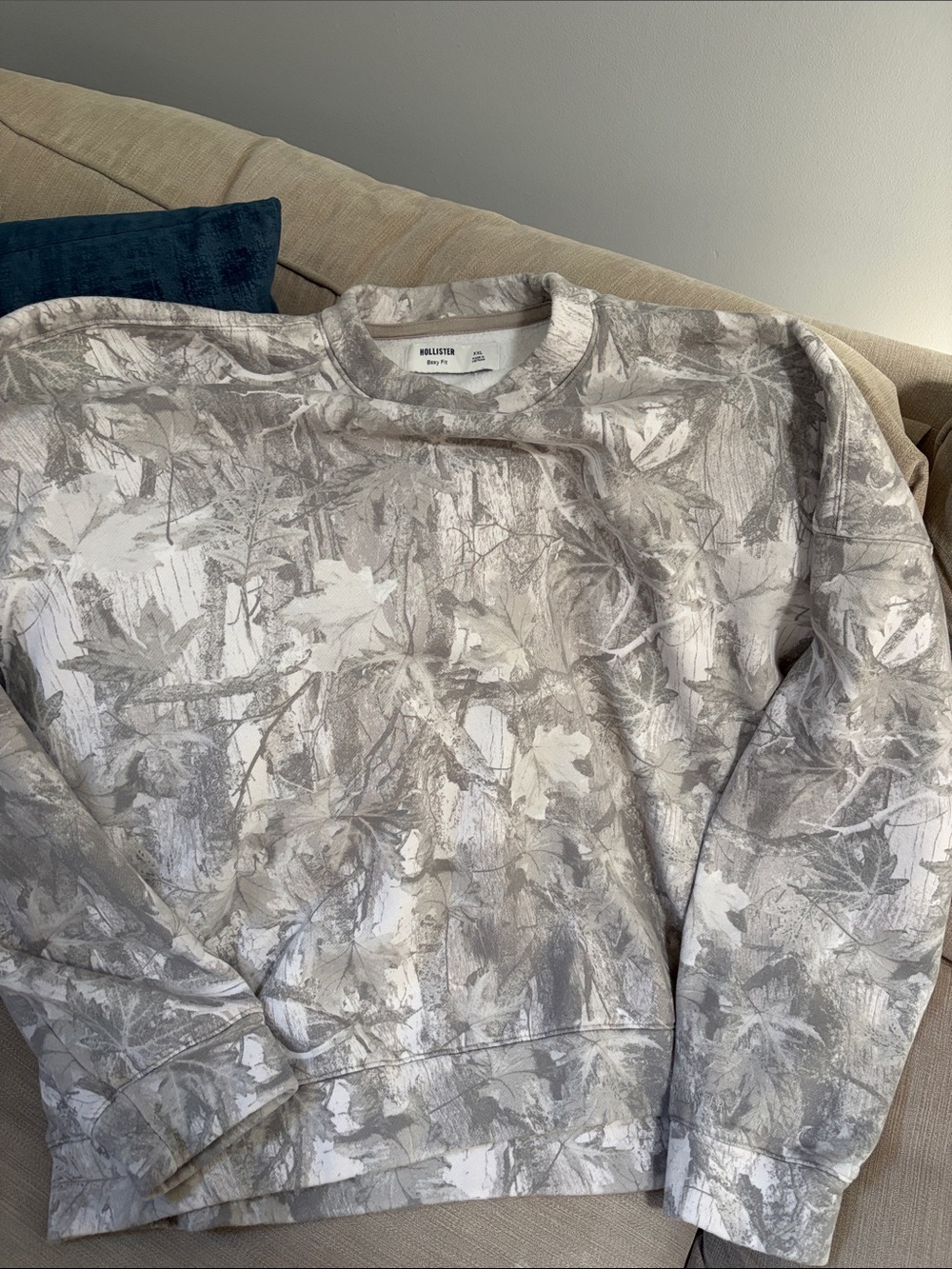 Hollister Women's Gray & White Camo Leaf mockneck